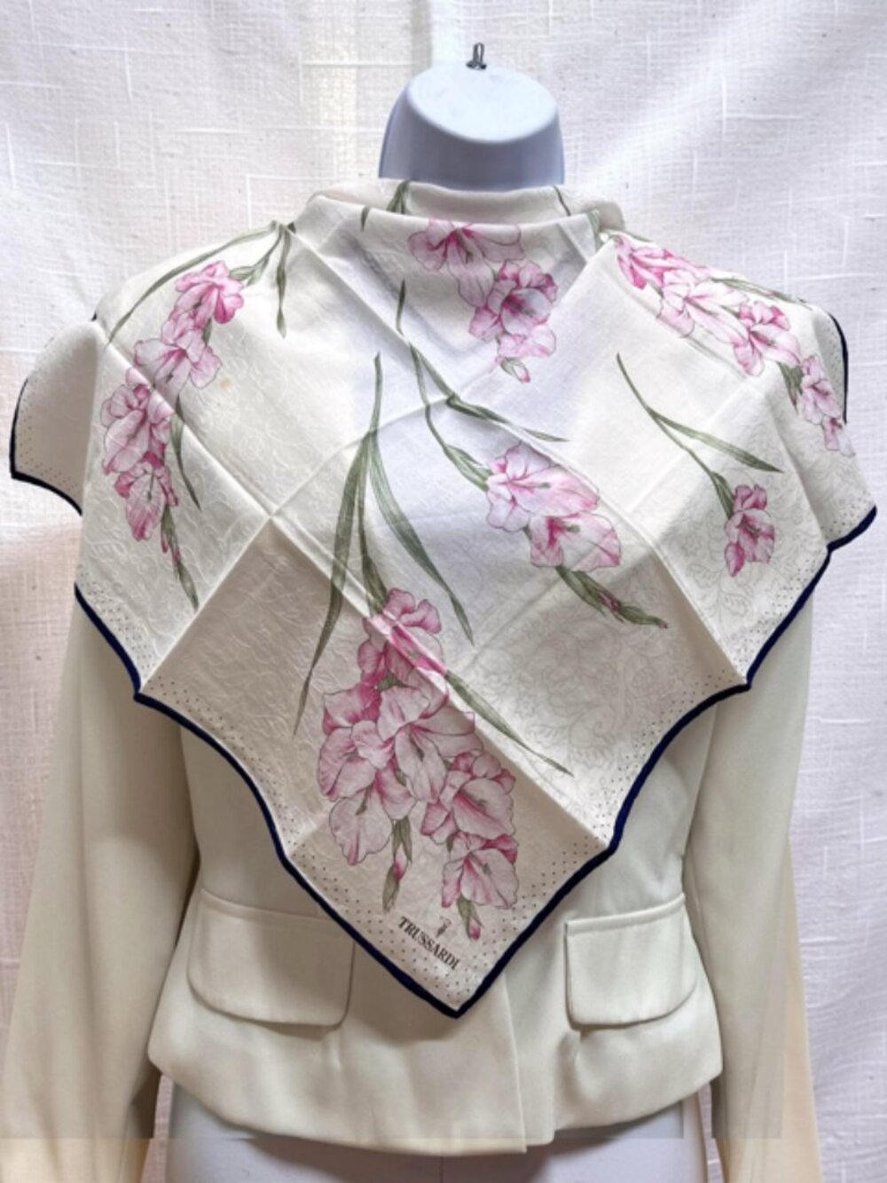 2 Neck-Kerchief Silk Trussardi &Wensli 19" - 20.5" White pink blue floral (30) - Picture 15 of 15
